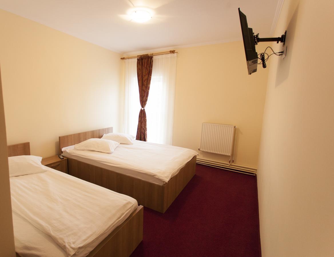 Hotel FAN Alba Iulia Exterior foto